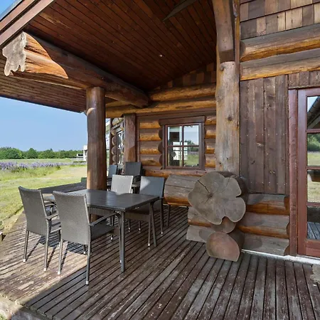 Stunning In With Kitchen Feriehus