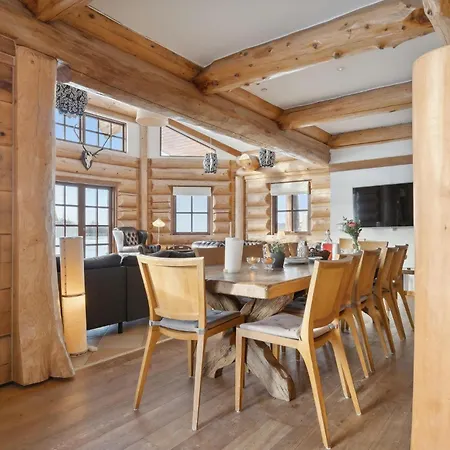 Stunning In With Kitchen بيت للعطل *